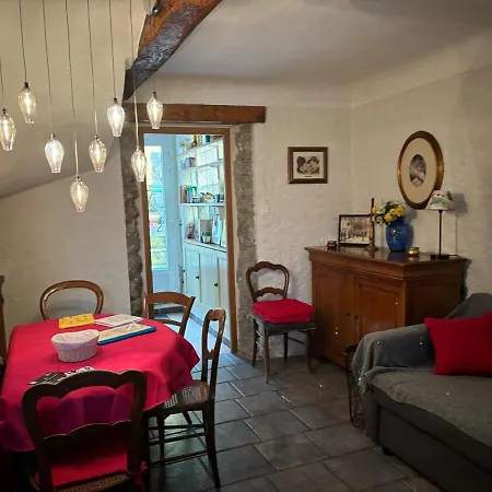 בית נופש Village House *